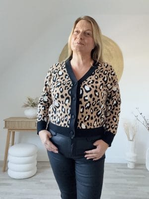 Gilet Léopard Camel avec Col V – Audacieux et Chic | Milanah