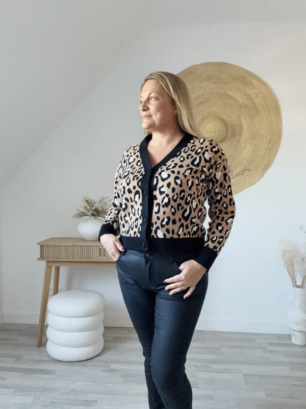 Gilet Léopard Camel avec Col V – Audacieux et Chic | Milanah