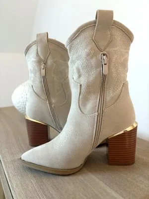 Bottines Santiag Effet Daim Beige – Style et Confort Milanah