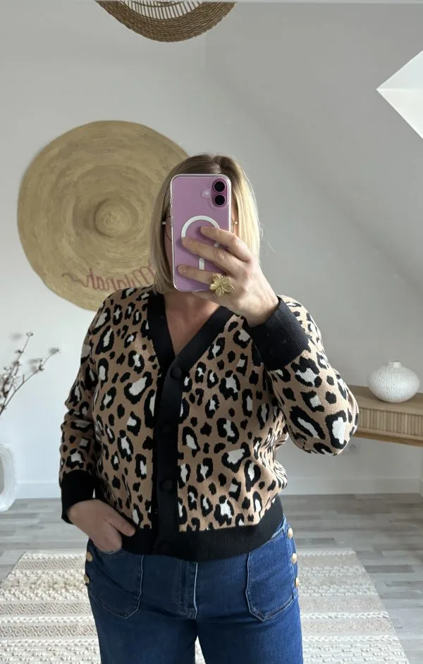 Gilet Léopard Camel avec Col V – Audacieux et Chic | Milanah