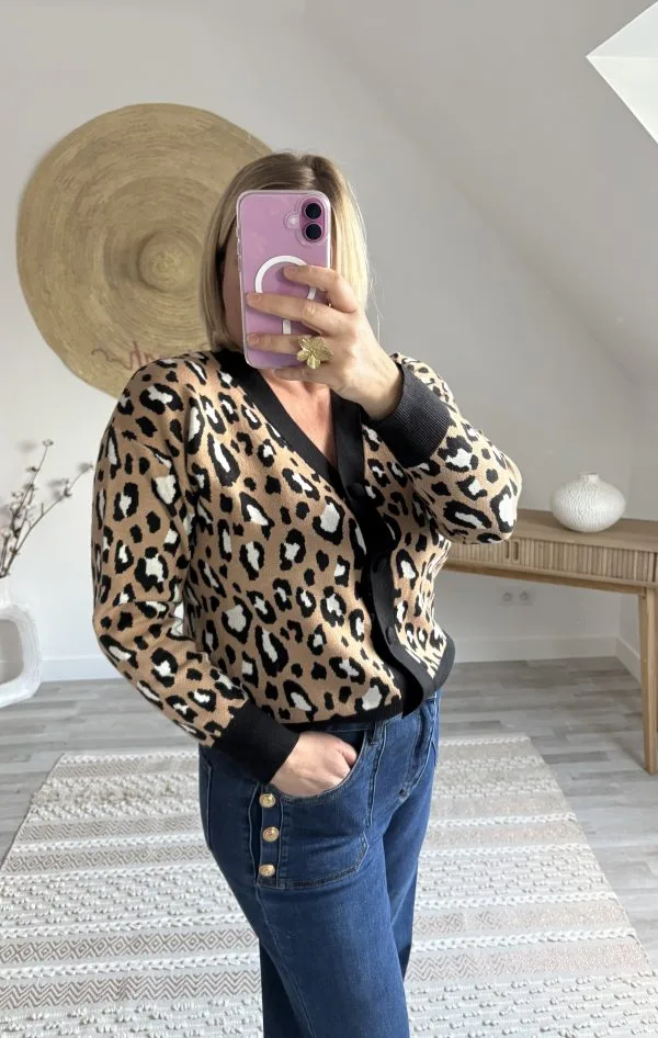 Gilet Léopard Camel avec Col V – Audacieux et Chic | Milanah