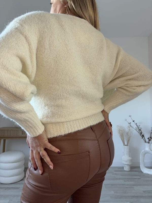 Le pantalon enduit qui donne du caractère à vos tenues