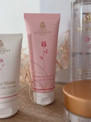gommage-pour-le-visage Gommage pour le Visage : soin lissant à la Rose de Mai - Milanah