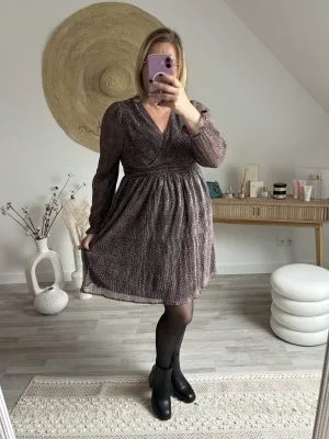 Robe Léopard Fluide : craquez pour un style audacieux et chic - Le Showroom de Milanah !