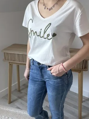 Tee shirt brodé SMILE kaki – col V blanc femme Milanah