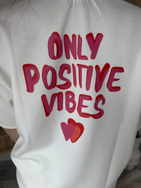 Sweat manches courtes : douceur et style, tendance de la saison