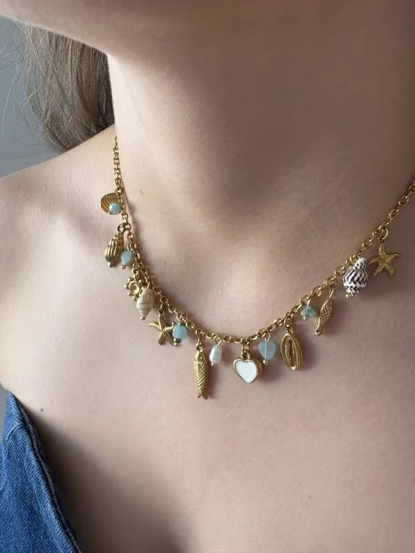 Colliers à breloques femme dorés – Coquillages et Pierres
