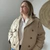 trench-court-camel-double-boutonnage-femme Trench court camel double boutonnage femme - vue de face - Le Showroom de Milanah