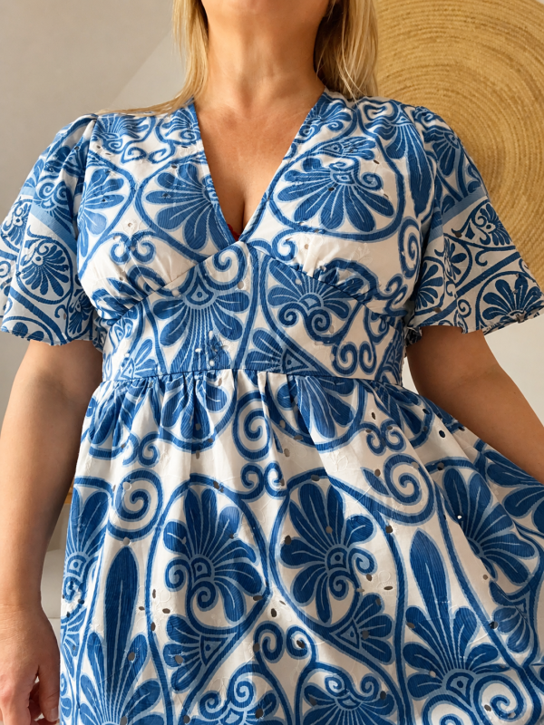 Robe Courte Broderie Anglaise Bleue & Blanche – Milanah