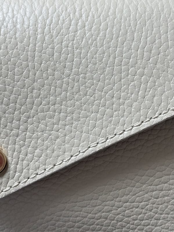 Sac baguette écru en cuir grainé