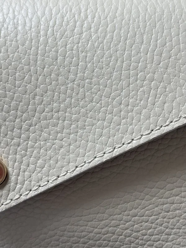 Sac baguette écru en cuir grainé