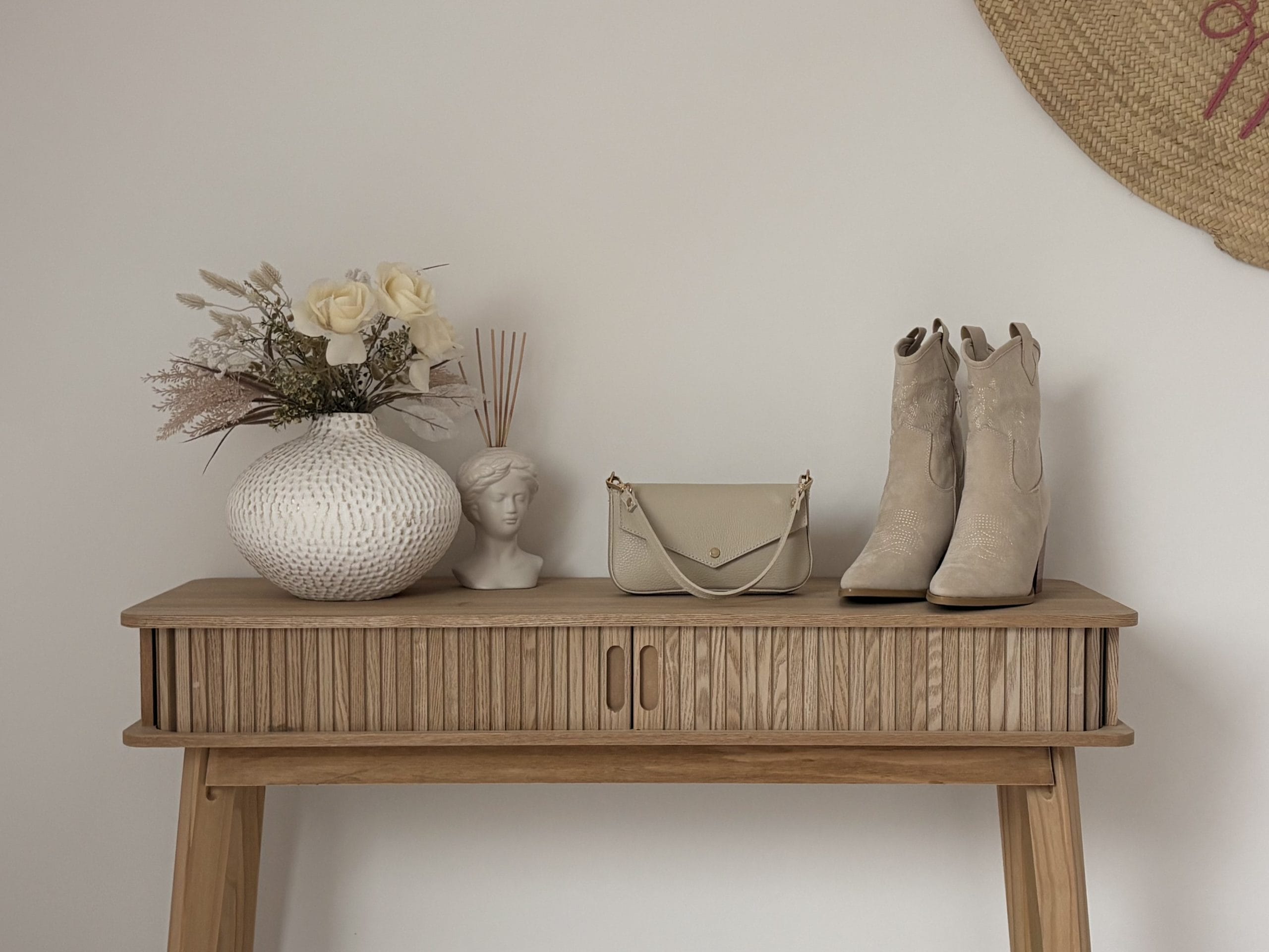 Bienvenue sur Le Showroom de Milanah : vêtements tendance femme, accessoires et parfums. Collections variées à prix abordables. Livraison gratuite dès 80 € ! Découvrez notre boutique en ligne.